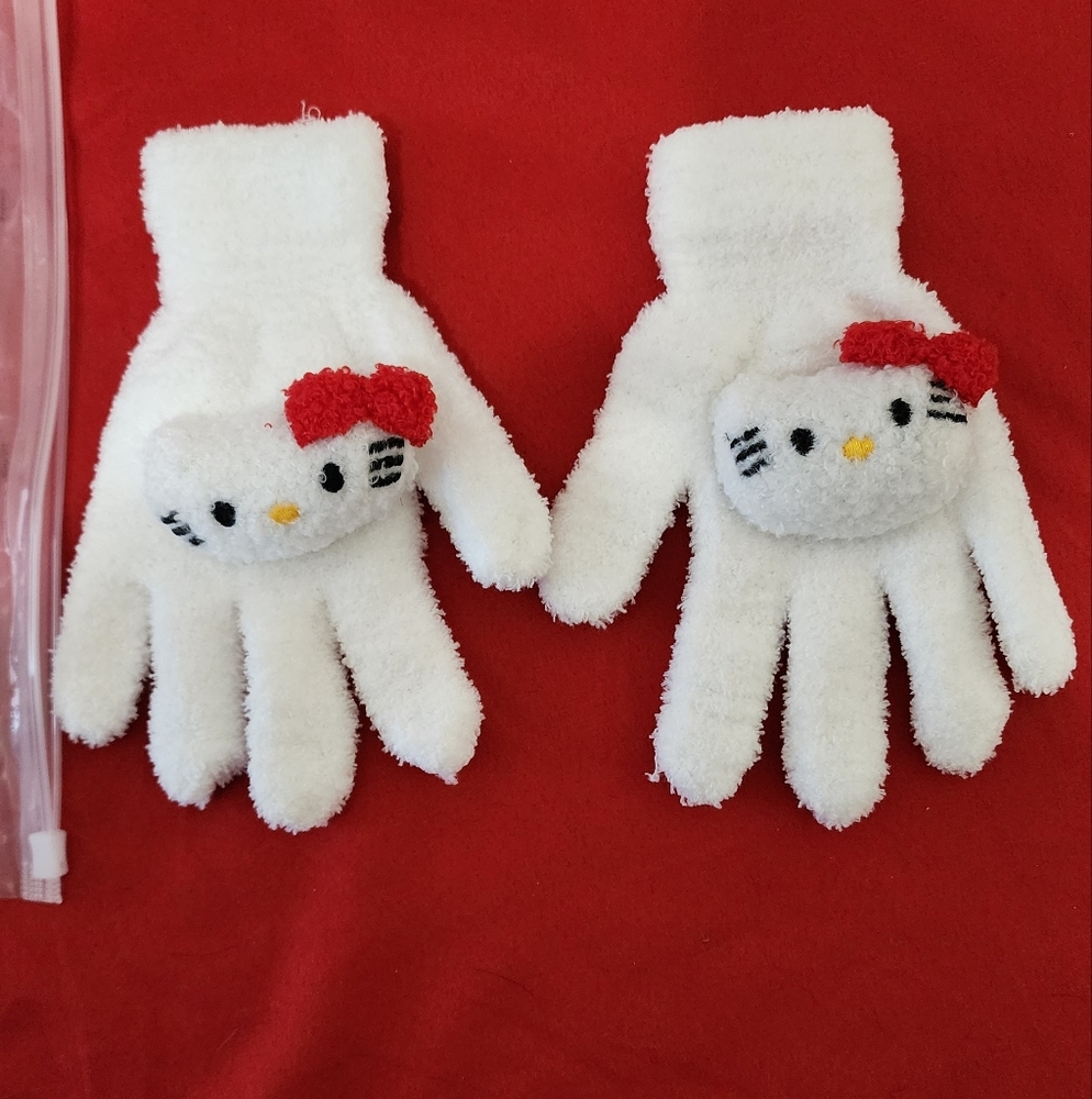 Hello kitty gloves - Picture 3 of 11